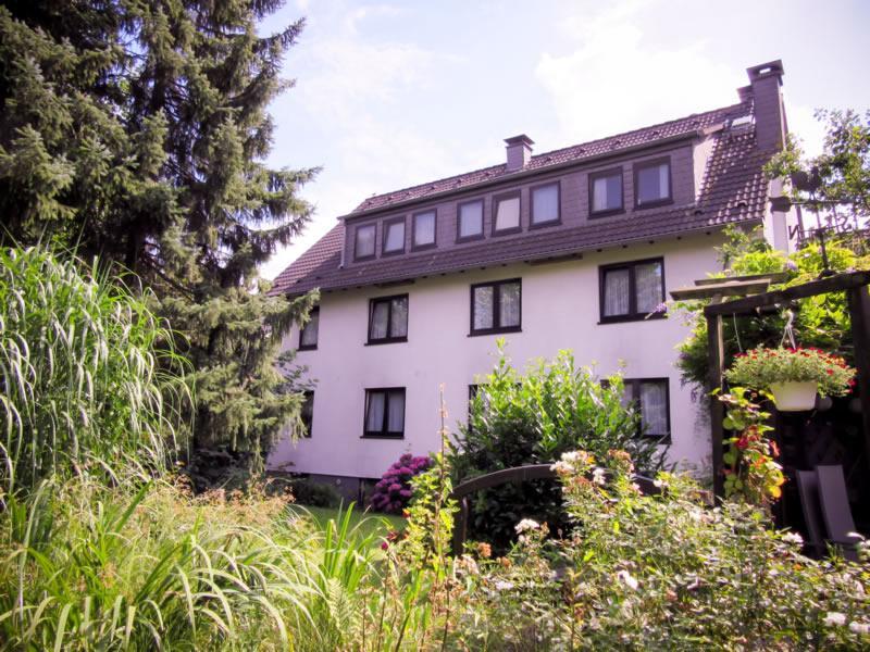 Hotel Zur Flora Essen Bagian luar foto